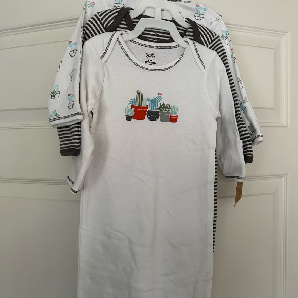 3 pack infant gown